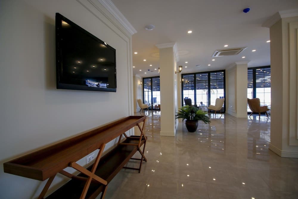 Aurasia Beach Hotel