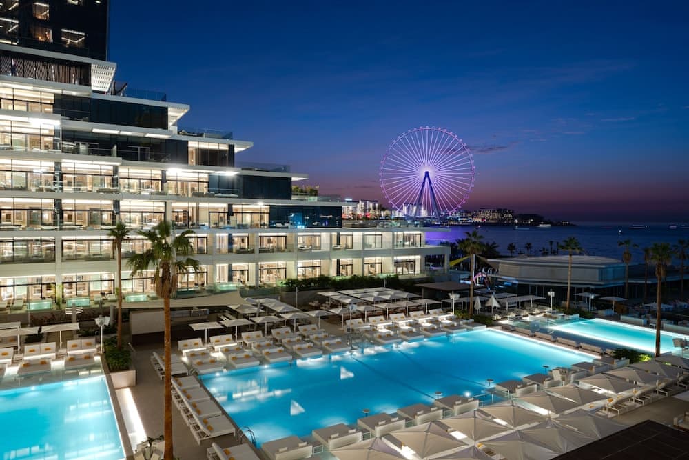 FIVE LUXE