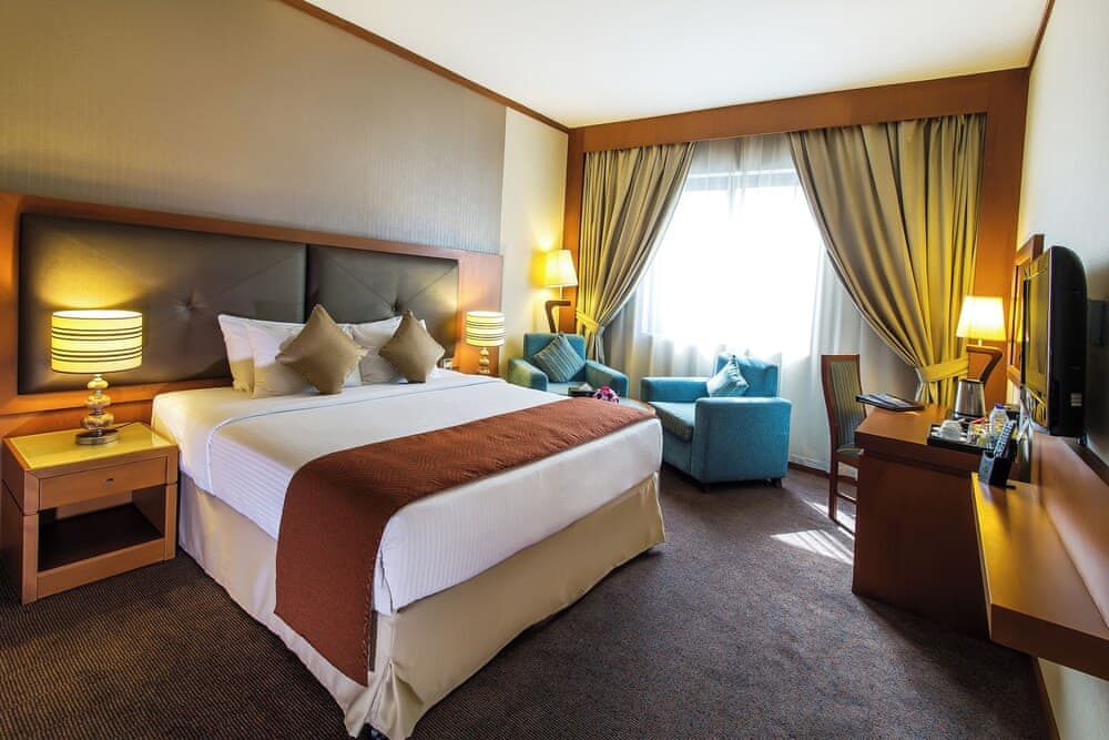 Landmark Summit Hotel