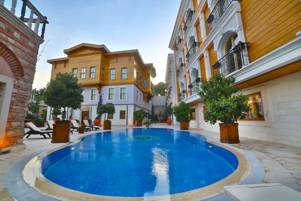 Seven Hills Palace & Spa